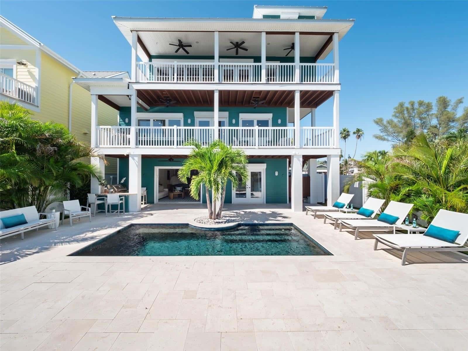 Single Family Residence in ST PETE BEACH