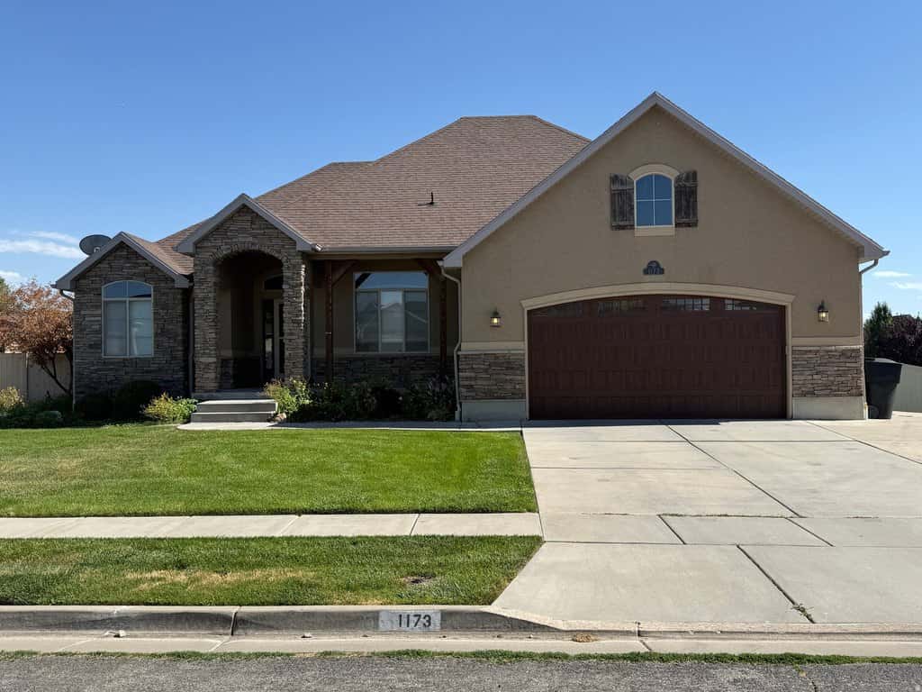 single family in Syracuse