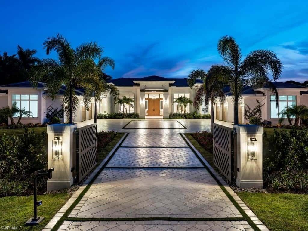 single family in Naples