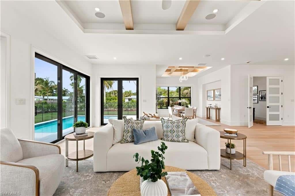 single family in Naples