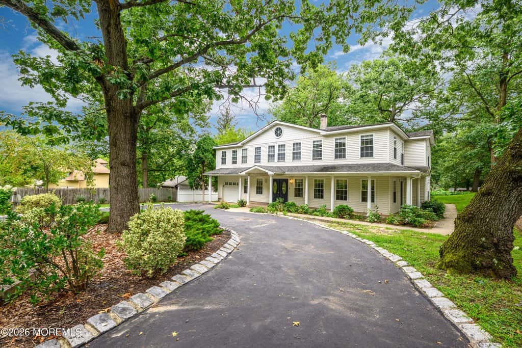 single family in Leonardo