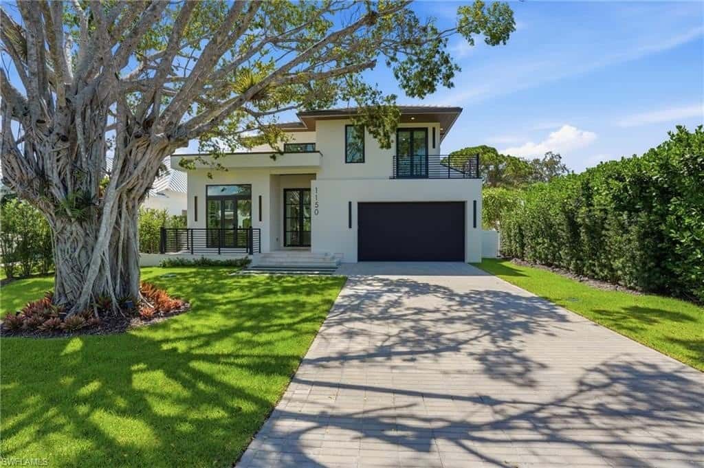single family in Naples