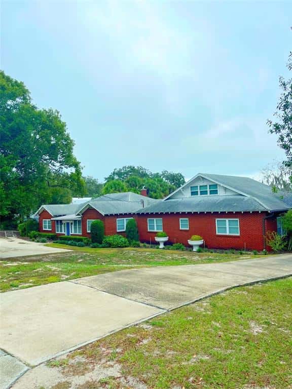 Single Family Residence in WINTER HAVEN