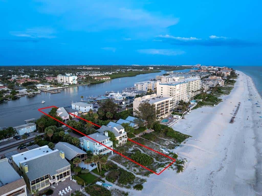Single Family Residence in INDIAN SHORES