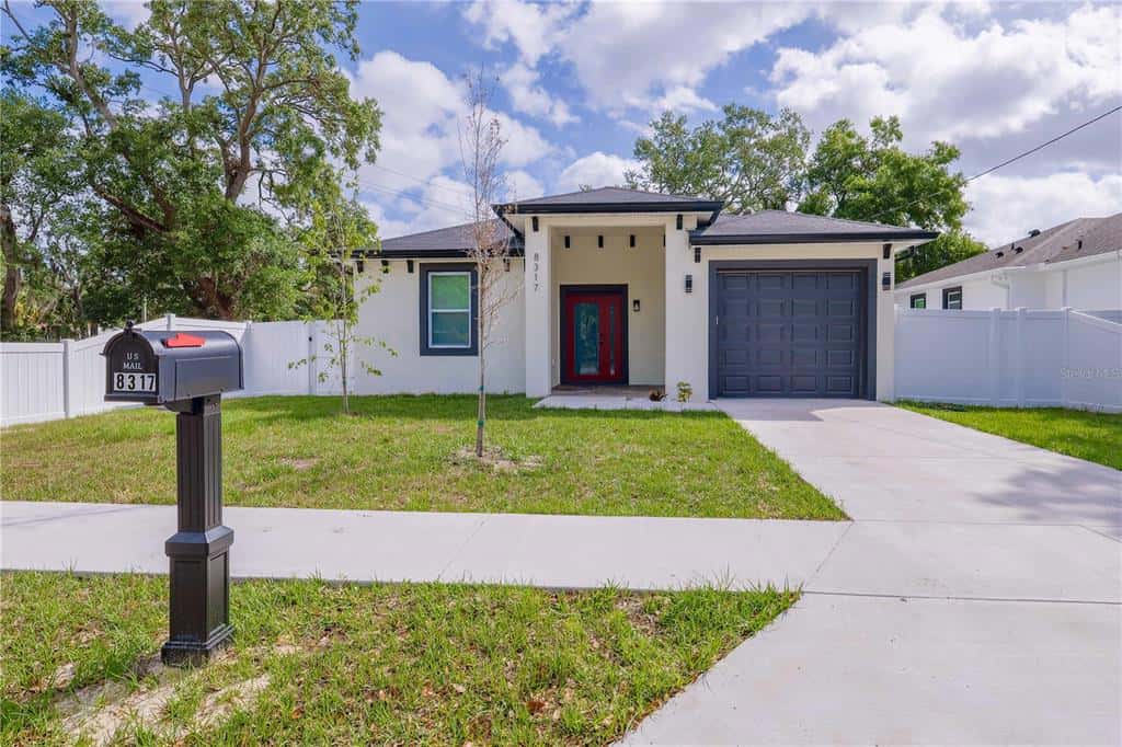Single Family Residence in TAMPA