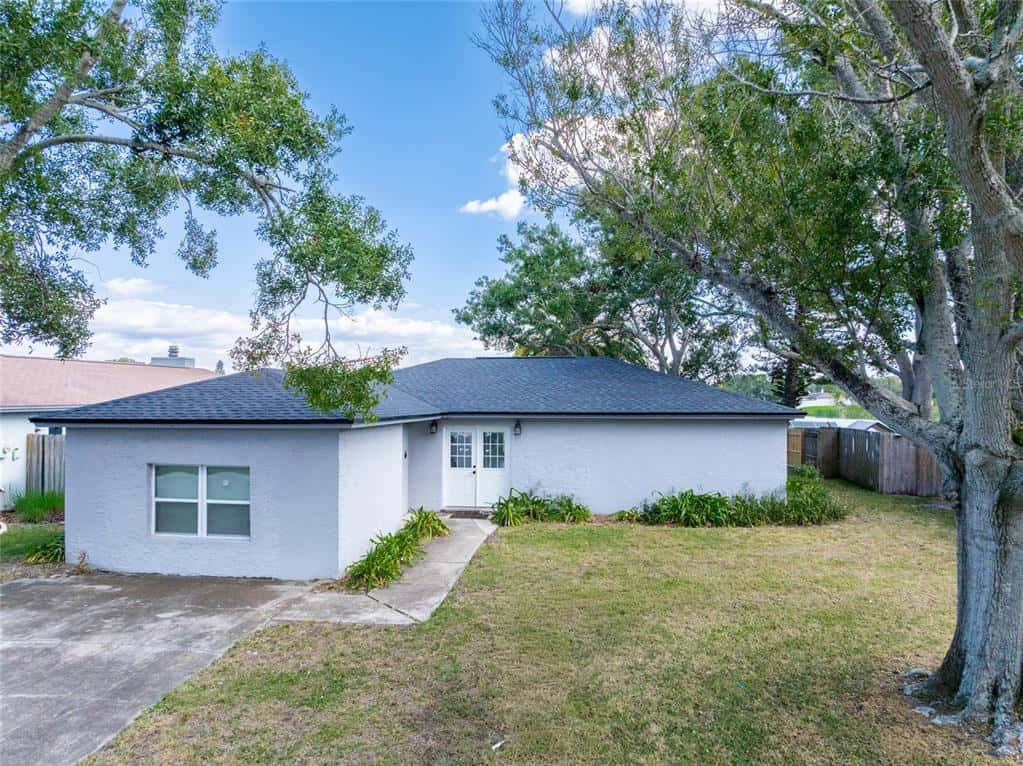 Single Family Residence in LARGO