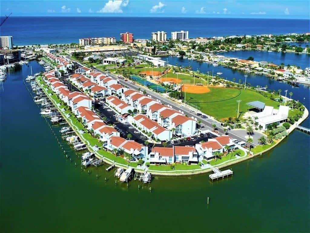 Condominium in MADEIRA BEACH