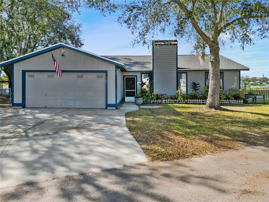 Single Family Residence in LAKELAND