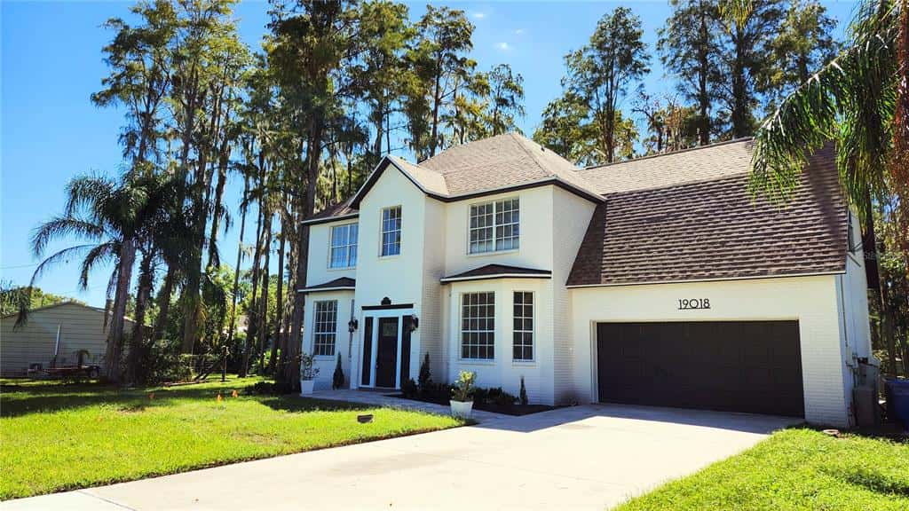 Single Family Residence in LUTZ
