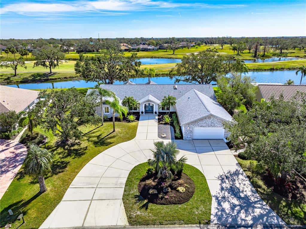 Single Family Residence in PARRISH