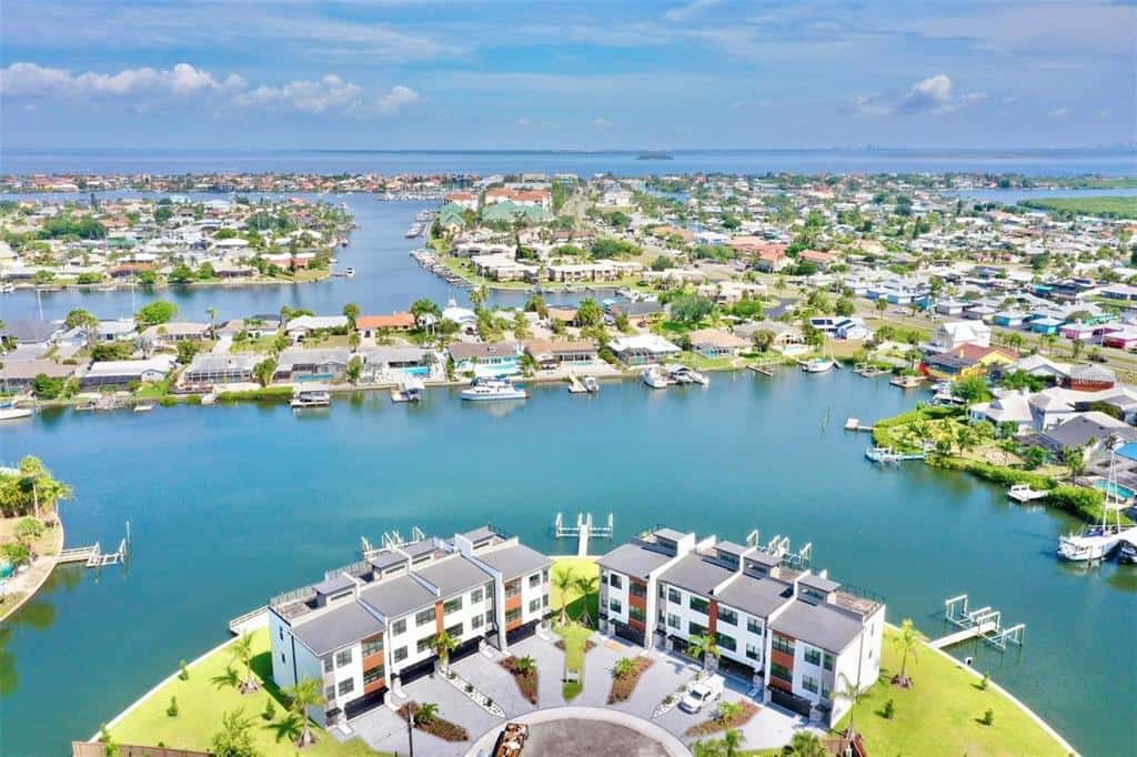 Townhouse in APOLLO BEACH
