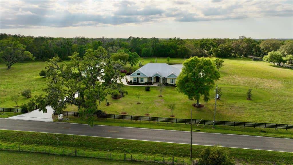 Single Family Residence in PLANT CITY