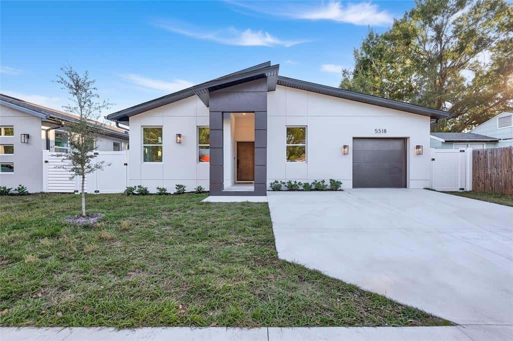 Single Family Residence in GULFPORT
