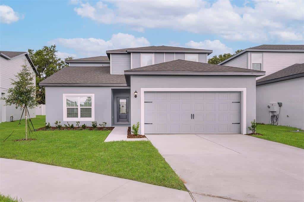 Single Family Residence in ASTATULA
