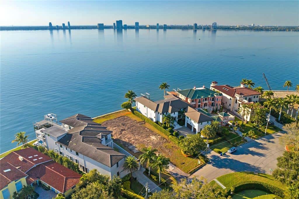 Land in TAMPA