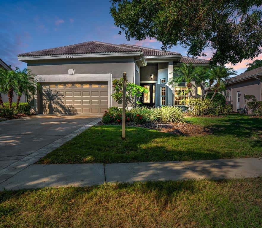 Single Family Residence in OLDSMAR