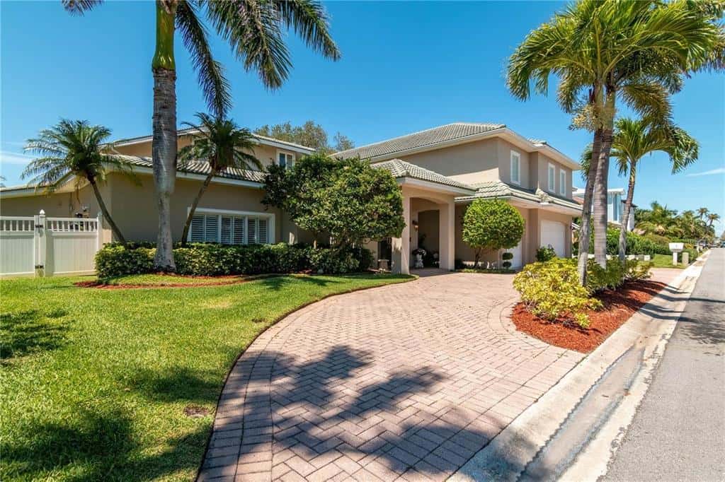 Single Family Residence in TREASURE ISLAND