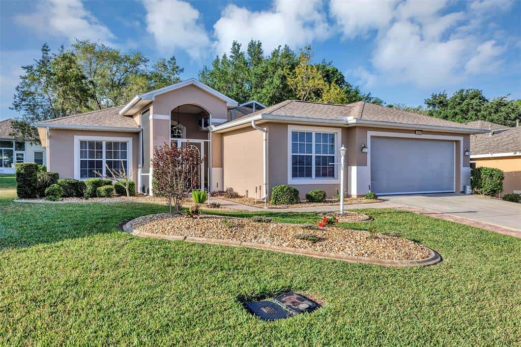 Single Family Residence in TAVARES