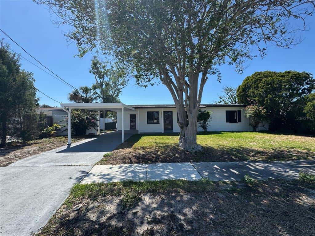 Single Family Residence in TAMPA
