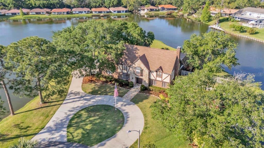 Single Family Residence in LAKELAND