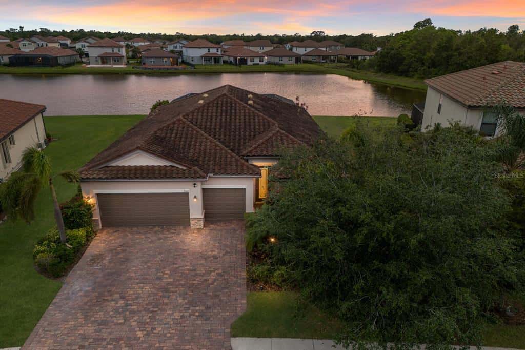 Single Family Residence in LAKEWOOD RANCH