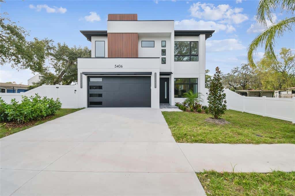 Single Family Residence in TAMPA