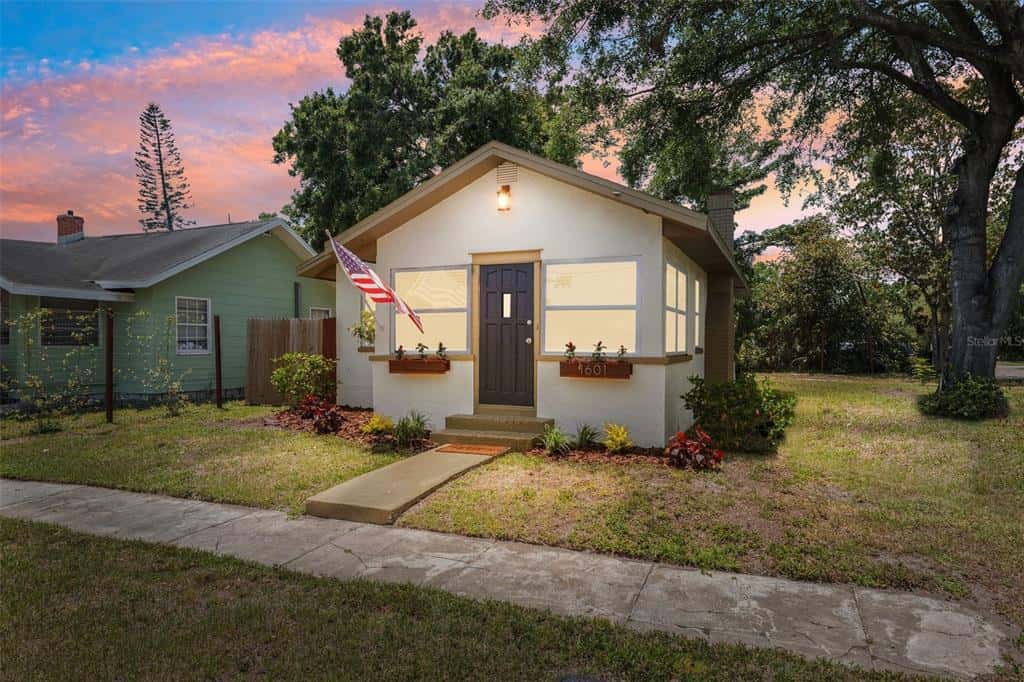 Single Family Residence in GULFPORT