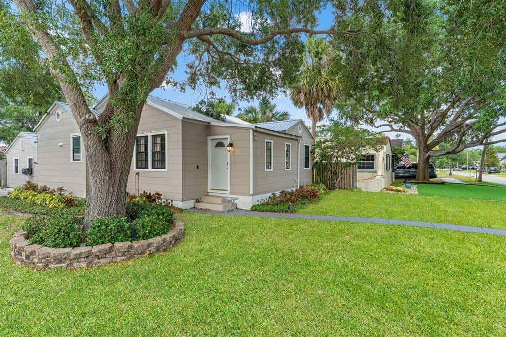 Single Family Residence in TAMPA