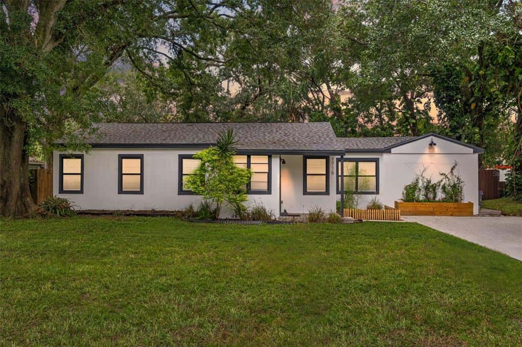 Single Family Residence in TAMPA