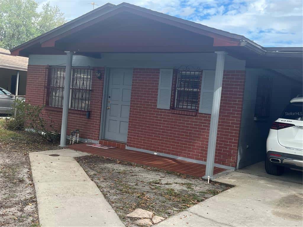 Single Family Residence in TAMPA