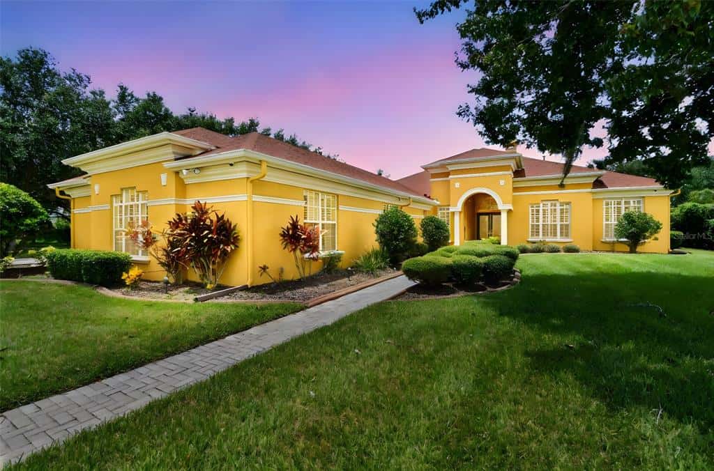 Single Family Residence in LITHIA