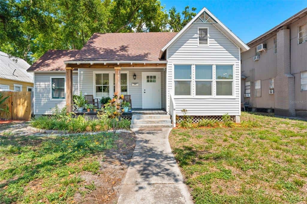 Single Family Residence in TAMPA