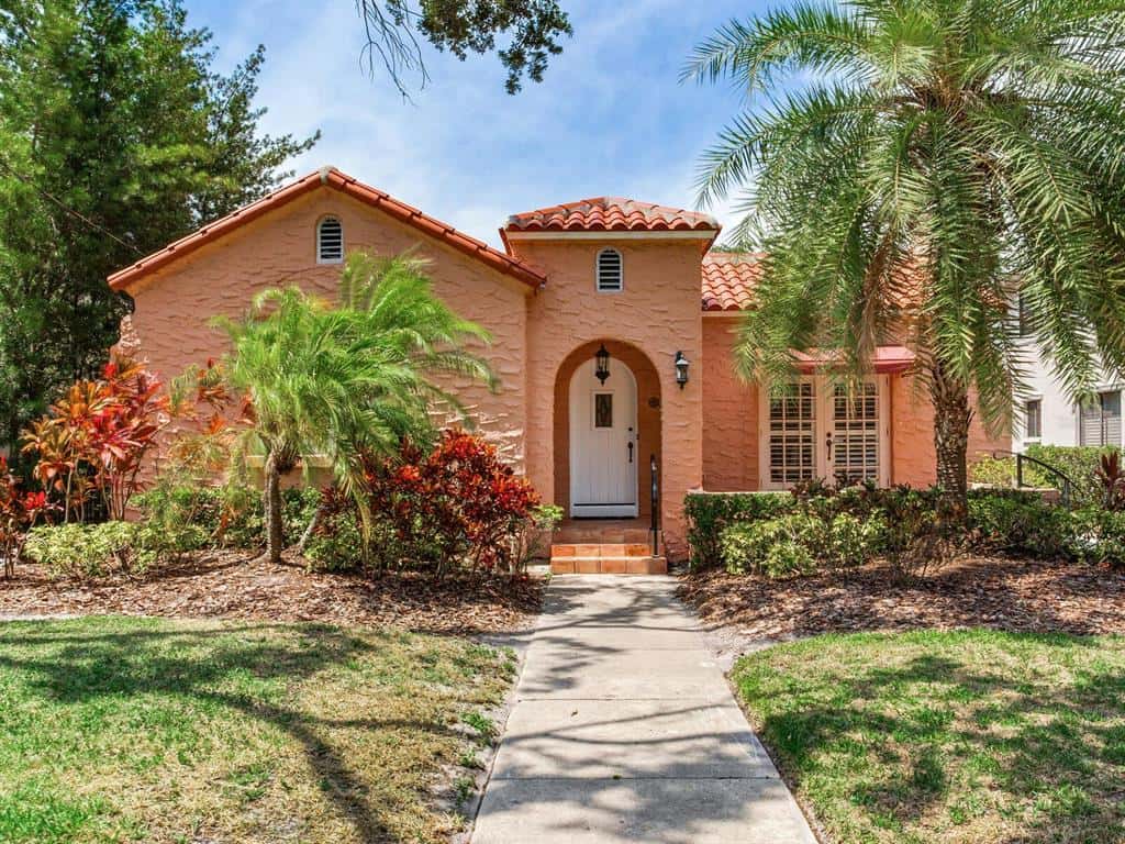 Single Family Residence in TAMPA