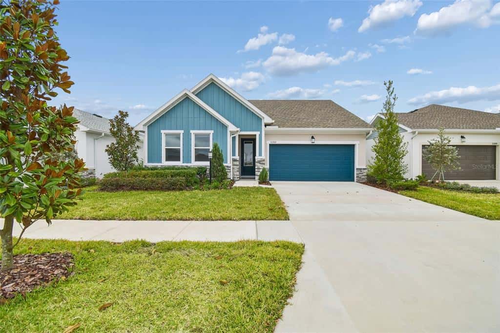 Single Family Residence in RIVERVIEW