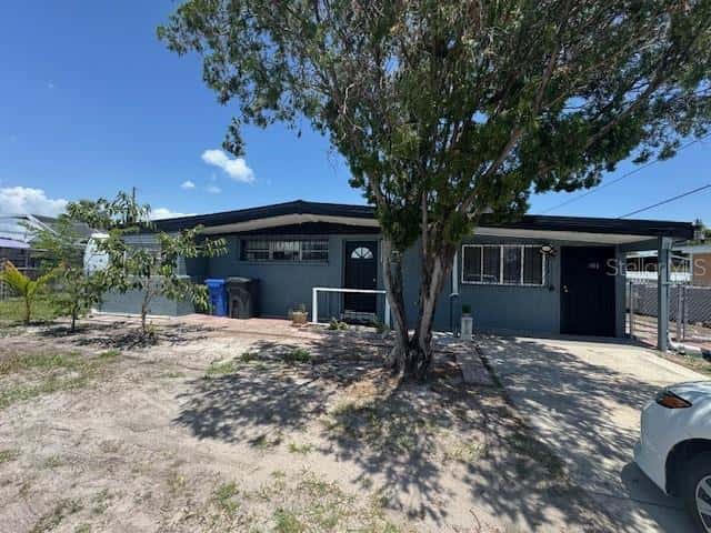 Single Family Residence in TAMPA