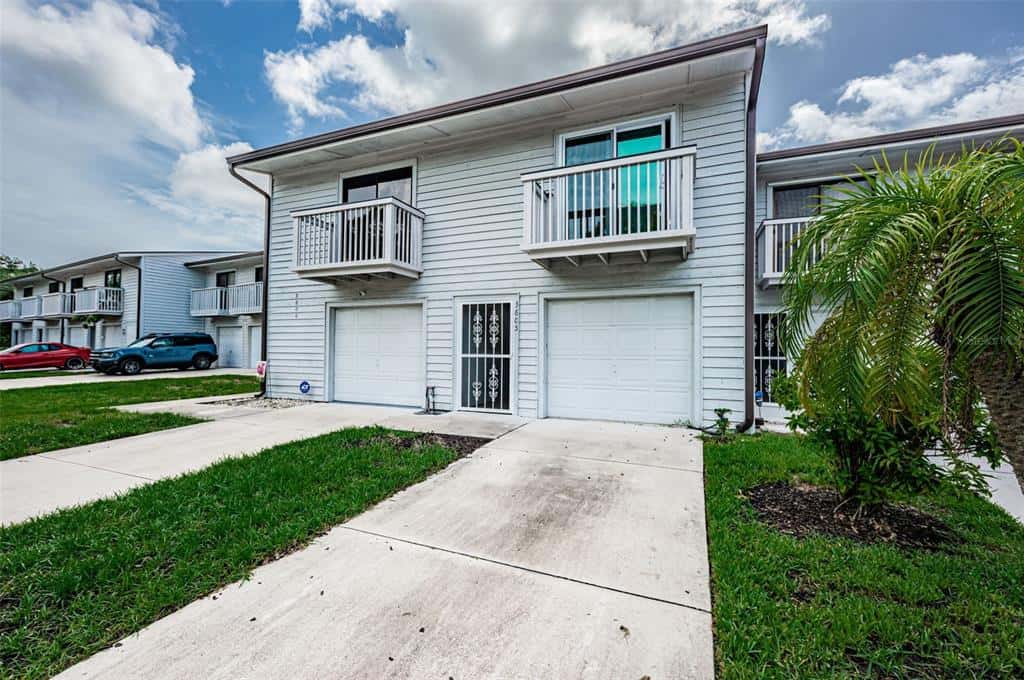 Condominium in PINELLAS PARK