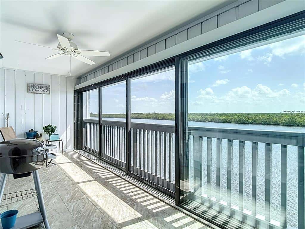 Condominium in RUSKIN