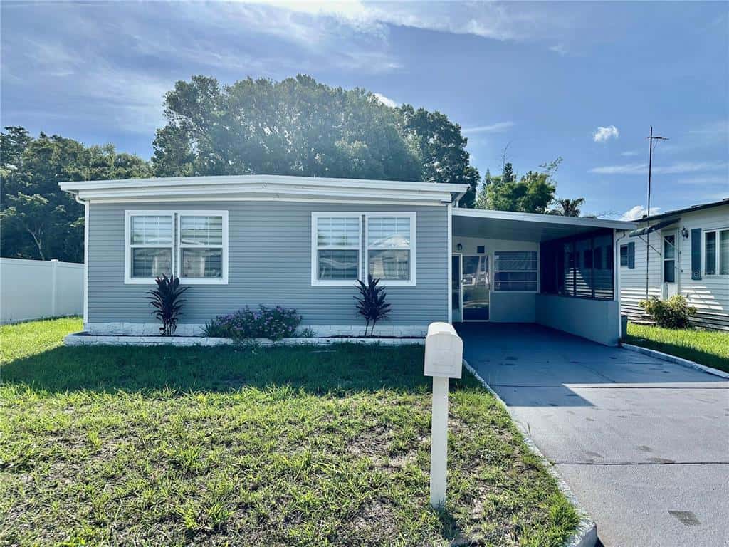 Mobile Home in HOLIDAY