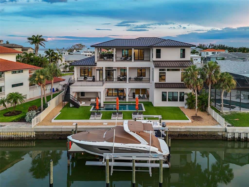 Single Family Residence in TIERRA VERDE