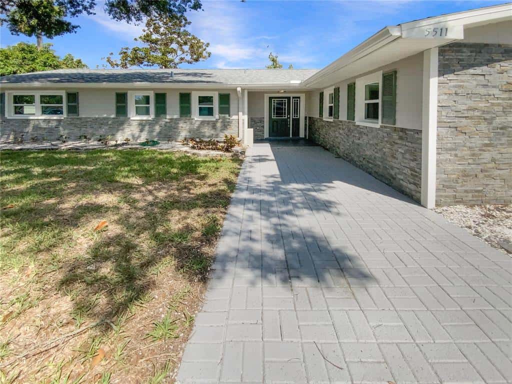 Single Family Residence in NEW PORT RICHEY