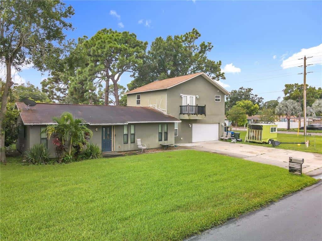 Single Family Residence in LARGO