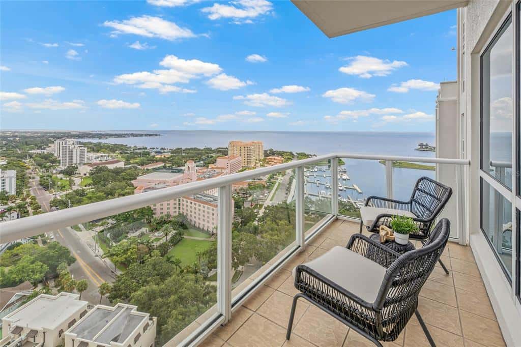 Condominium in ST PETERSBURG