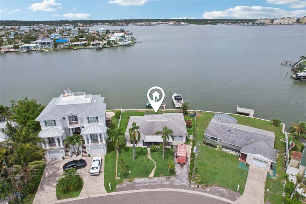 Single Family Residence in REDINGTON BEACH