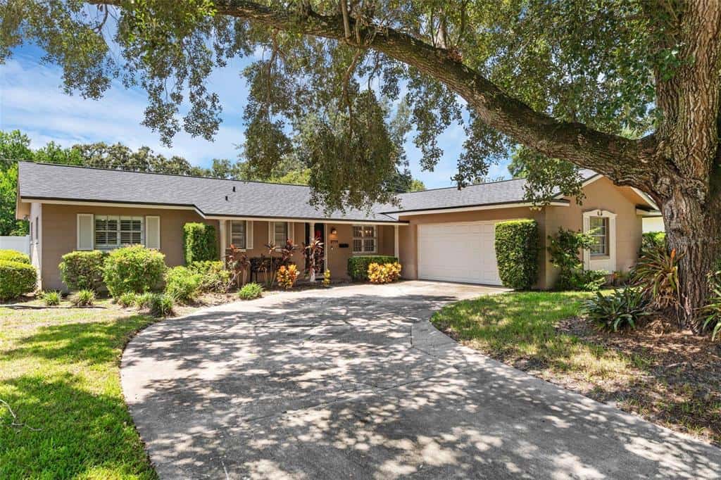 Single Family Residence in WINTER PARK
