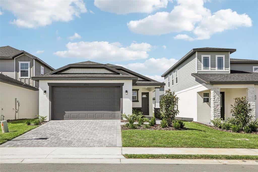 Single Family Residence in MINNEOLA
