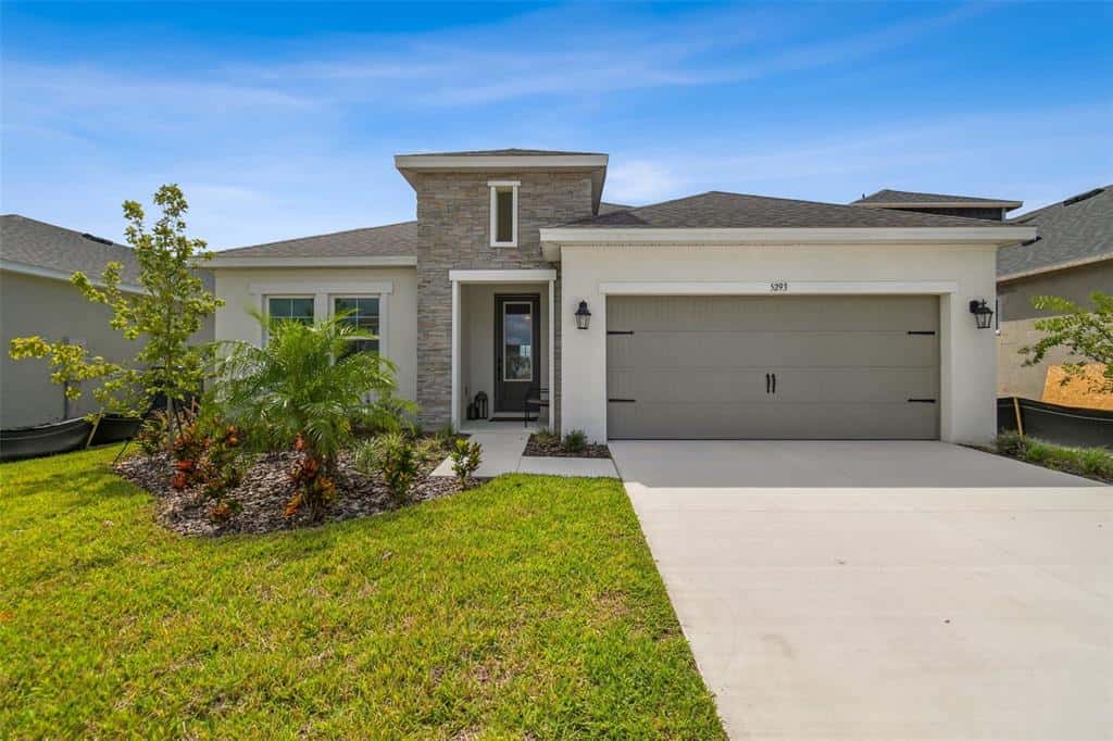 Single Family Residence in APOLLO BEACH