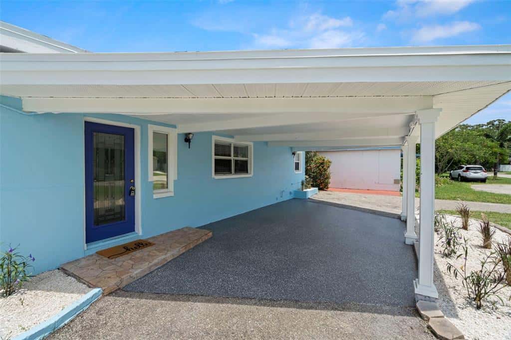 Single Family Residence in GULFPORT