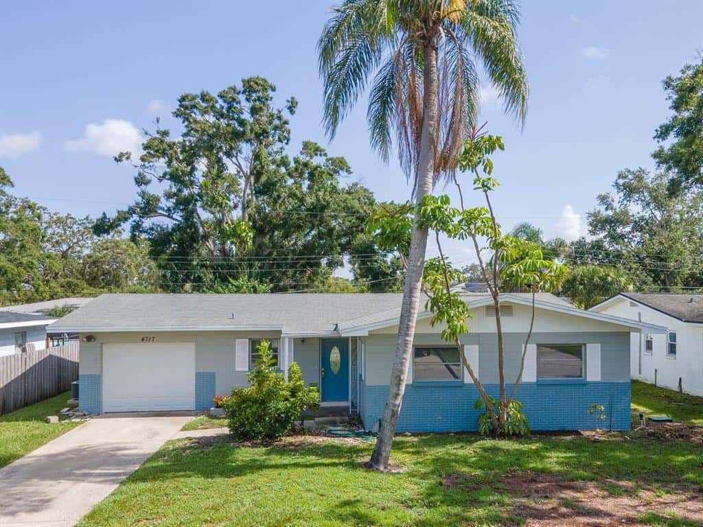 Single Family Residence in TAMPA