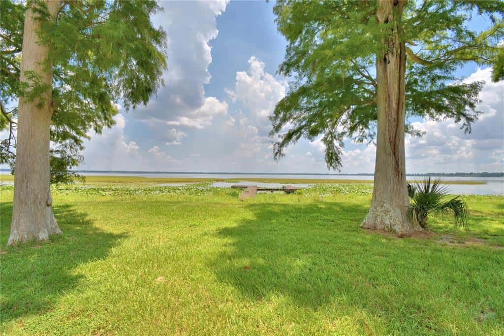 Single Family Residence in LAKE WALES