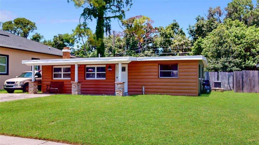 Single Family Residence in PINELLAS PARK